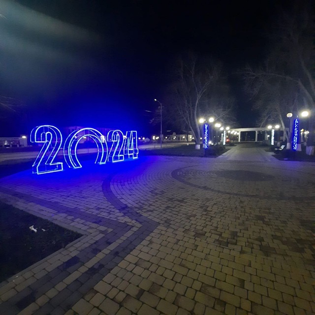 photo 5206296856303359705 y